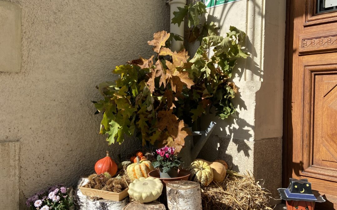 L’entrée du Castel aux couleurs de l’Automne